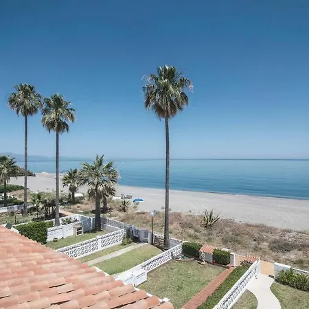 Vakantiehuis Exclusive Seafront House With Direct Access